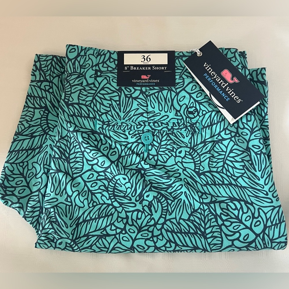 Vineyard Vines Shorts Mens 36
Performance Breaker Flamingo
Tropical Golf New